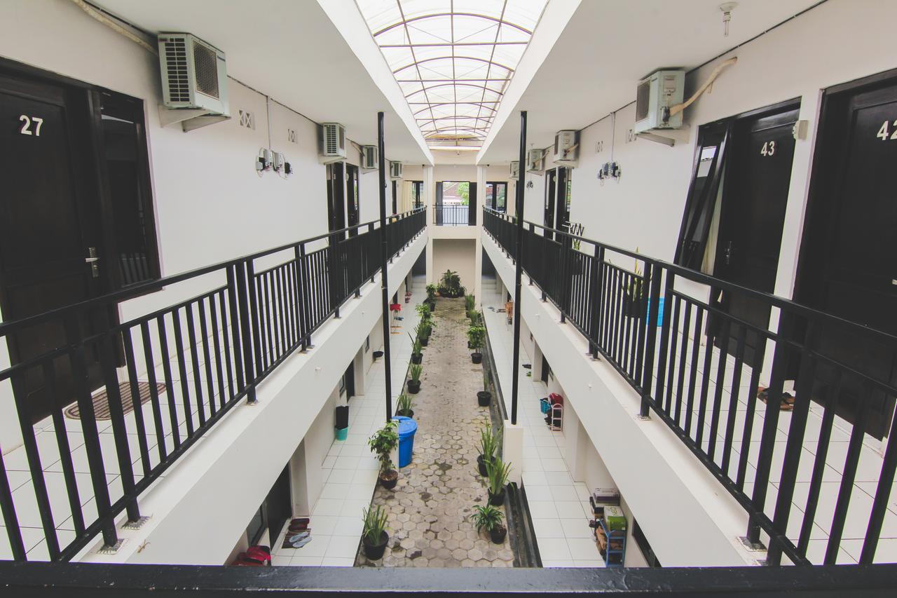 D'Paragon Pringwulung Maguwo Exteriér fotografie