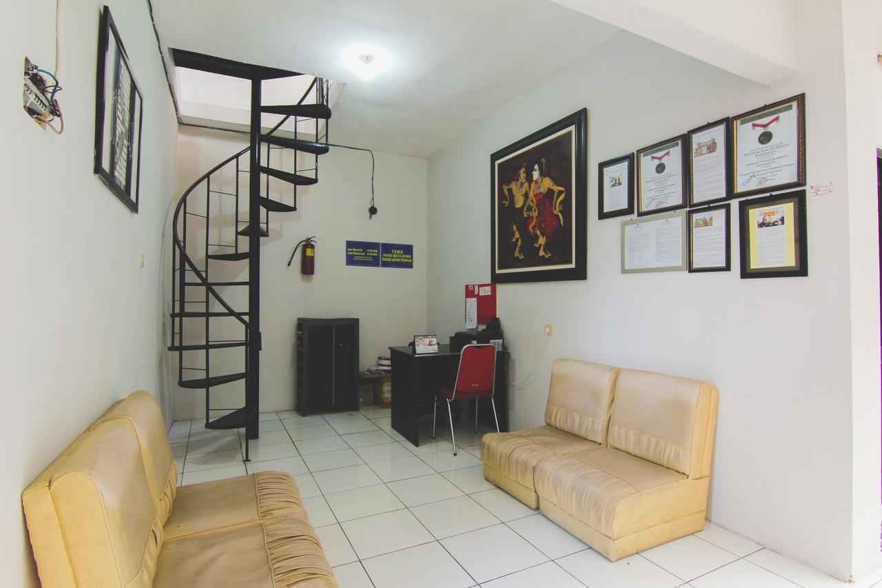 D'Paragon Pringwulung Maguwo Exteriér fotografie